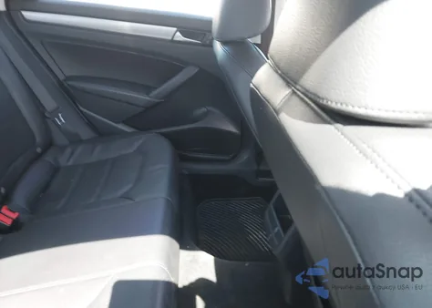 2015 Volkswagen Passat 1.8T Limited Edition z USA, uszkodzony, nr VIN 1VWAT7A3XFC070784